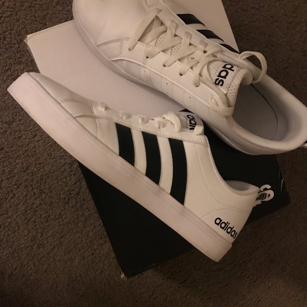 ADIDAS SNEAKERS
